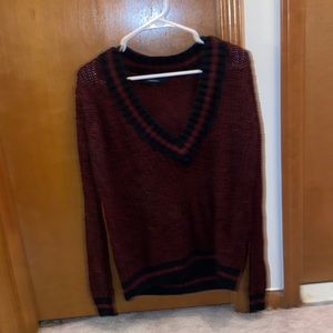 V neck maroon and black sweater size small forever 21